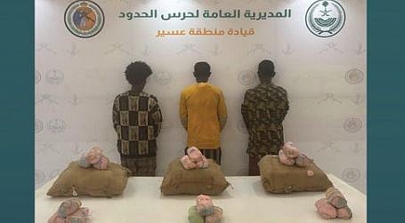 القبض على 3 مخالفين بمنطقة عسير لتهريبهم 45 كيلوجرامًا من نبات القات