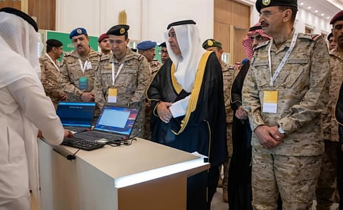 مساعد وزير الدفاع للشؤون التنفيذية يفتتح المعرض التوعوي بالأمن السيبراني