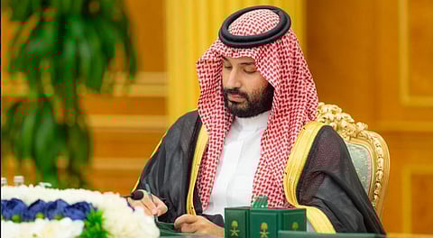 ولي العهد يطلع على مضمون الاتصال الهاتفي الذي تلقاه من الرئيس الفرنسي بشأن تطورات الأوضاع في غزة