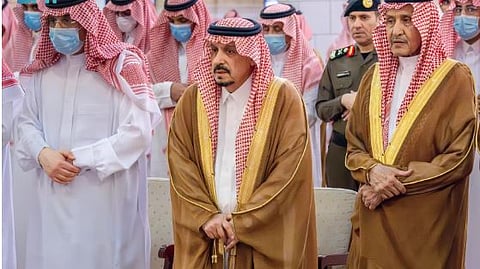 أمير منطقة الرياض يؤدي صلاة الميت على الأميرة هيفاء بنت تركي بن محمد بن سعود الكبير آل سعود