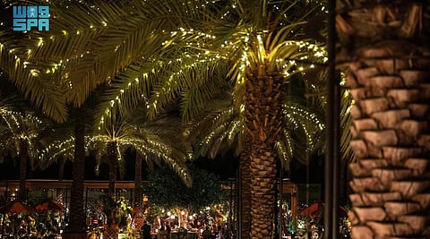 واحات النخيل في العُلا تتحوّل إلى محطات مضيئة لأشهر المطاعم العالمية