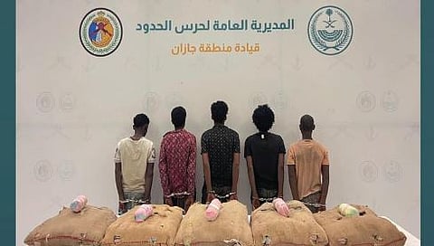 القبض على 6 مخالفين إثيوبيين لتهريبهم الحشيش ونبات القات بمنطقتي جازان وعسير
