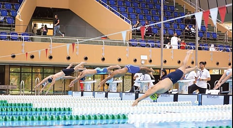 محو أمية السباحة يدرب أكثر من 2100 طالب وطالبة في 7 مناطق تعليمية