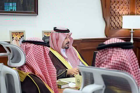 أمير منطقة المدينة المنورة يدشن مشروع «الحافلة الذكية المتنقلة»