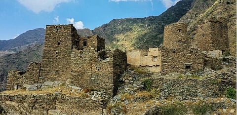 المرشدون السياحيون في جازان.. عيون ترى الجمال وترويه للعالم