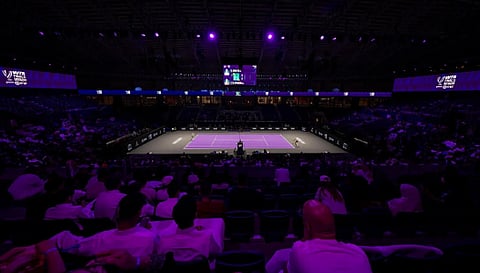 اليوم الثالث من نهائيات رابطة محترفات التنس يشهد مواجهات قوية وأداءً لافتًا