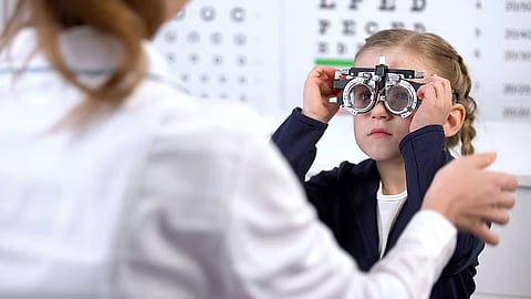 مستشفى الملك عبدالعزيز يوضح أعراض قصر النظر والفئات الأكثر عرضة للإصابة