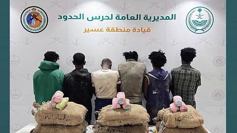 القبض على 6 مخالفين إثيوبيين لتهريبهم 90 كيلوجرامًا من نبات القات