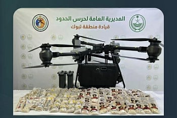 إحباط تهريب 138.475 قرصًا من الإمفيتامين عبر درون بقطاع البدع في تبوك