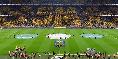 "تيفو 5 ملايين مشجع"