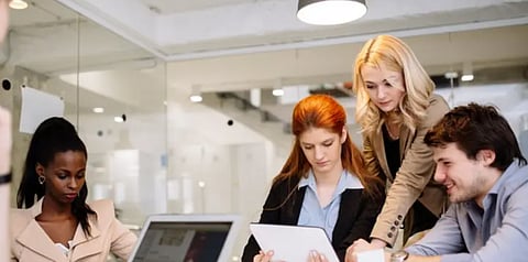 خبير يوضح مزايا وضوابط الأمان الوظيفي  