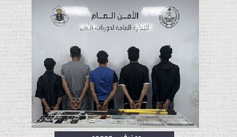 القبض على 5 وافدين سوريين لسرقتهم مركبات واستخدامها في حوادث جنائية