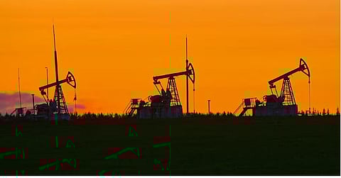 تراجع أسعار النفط بفعل مخاوف من تخمة المعروض