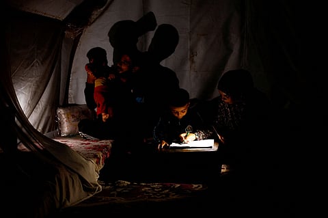 سكان غزة محرومون من الكهرباء رغم وقف إطلاق النار