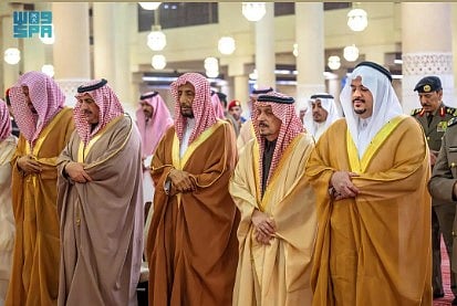 أمير الرياض ونائبه يؤديان صلاة الاستسقاء في جامع الإمام تركي بن عبدالله