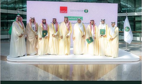 أمير الباحة يشهد توقيع 9 عقود استثمارية لإنشاء مدن للبن واللوز ومشاريع دواجن 