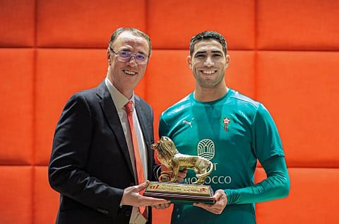 أشرف حكيمي يفوز بجائزة الأسد الذهبي لأفضل لاعب أفريقي للمرة الثانية تواليًا