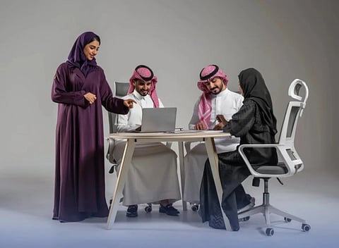 مخالفة جسيمة.. غرامة عدم التزام صاحب العمل بقواعد الحماية والسلامة والصحة المهنية 