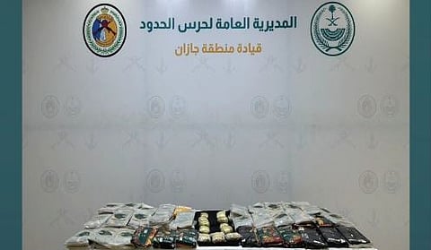 إحباط تهريب 114 كيلوجرامًا من الحشيش و10,950 قرصًا من الإمفيتامين بجازان