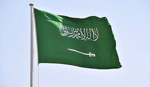 كاتب: المملكة تشهد طفرة تحول اقتصادي تركز على القطاعات غير النفطية