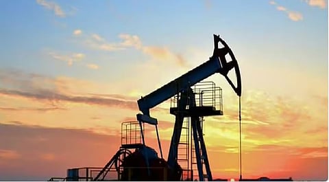 انخفاض النفط مع تزايد مخاوف تخمة المعروض بسبب ارتفاع المخزونات الأمريكية