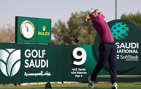 سورات وميرونك يتصدّران اليوم الأول لبطولة السعودية الدولية للجولف