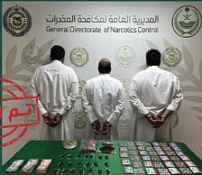 القبض على 3 مواطنين بالشرقية لترويجهم أقراصا خاضعة لتنظيم التداول الطبي والحشيش المخدر