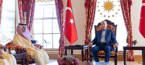 تحية وحوار ودي بين الرئيس التركي ووزير الخارجية في قمة العشرين