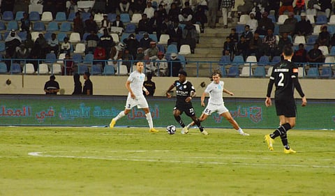 التعادل الإيجابي يحسم مواجهة الأخدود والشباب في خامس جولات دوري روشن