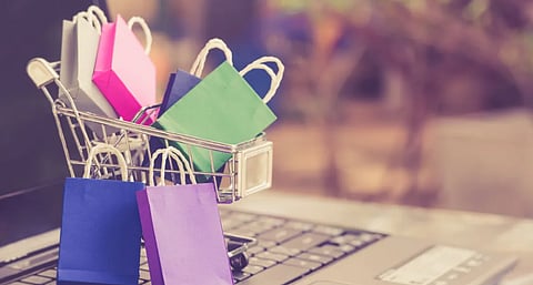 مختصة: الإنفاق على الرفاهيات دون اهتمام بالأساسيات يخلق طفلًا لا يبالي بقيمة المال