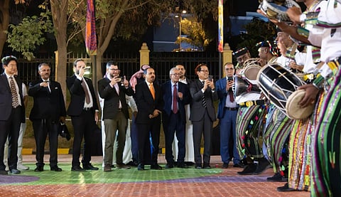 وزير الإعلام والثقافة والسياحة اليمني يزور فعاليات "انسجام عالمي 2"