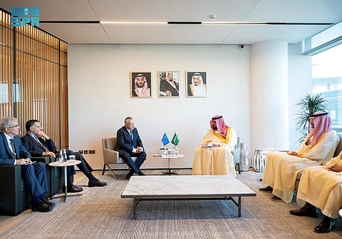 وزير الاقتصاد يبحث مع مفوّض الاتحاد الأوروبي تعزيز التعاون وتطورات الاقتصاد العالمي