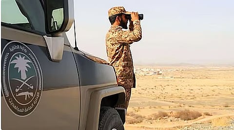 القبض على مقيم من الجنسية الإثيوبية لنقله مخالفًا لنظام أمن الحدود