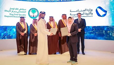 لدعم الابتكار الصناعي والتعديني.. «التخصصي» يوقّع اتفاقية مع وزارة الصناعة