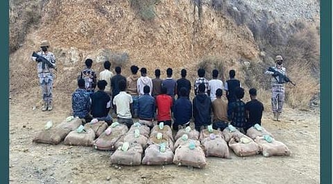 القبض على 21 مخالفًا من الجنسية الإثيوبية لتهريبهم 420 كيلوجرامًا من القات 