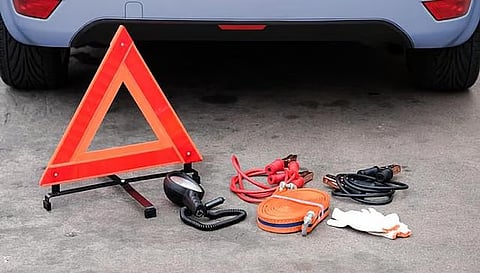 «المرور» يدعو قائدي المركبات للتأكد من تجهيزات السلامة الأساسية