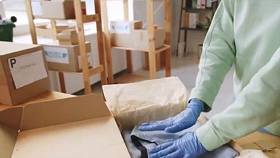 استشارية توضح المواد الكيميائية المسببة حساسية الجلد في الملابس