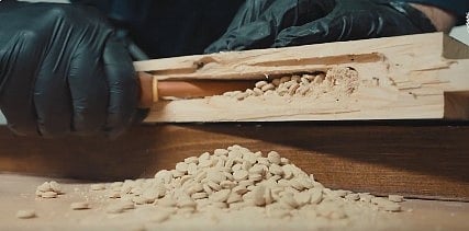 إحباط تهريب 52 ألف حبة من الإمفيتامين و3.8 كيلوغرام كوكايين في ميناء ضباء ومطار الأمير محمد بن عبدالعزيز 