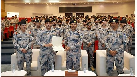 تخريج 99 ضابطًا من دورات تدريبية متقدمة وتأسيسية لتطوير قدراتهم الأمنية 