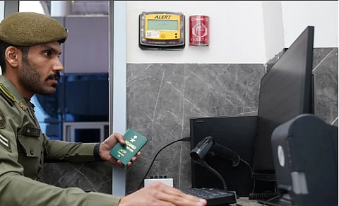 "الجوازات" تستقبل عبر منفذ سلوى المسافرين الراغبين في حضور بطولة كأس العرب بقطر