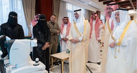 محافظ الأحساء يُدشِّن مبادرتي «سكرك بأمان» و«الشرقية مبصرة»