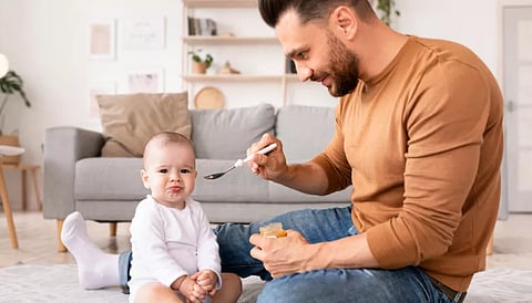 استشاري: تغيرات في دماغ الأب تحدث بعد الإنجاب