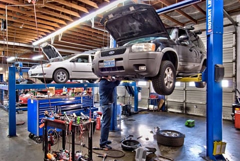 عائلة سعودية تحترف ميكانيكا السيارات منذ نصف قرن وتقدم أفكار 52 اختراعا