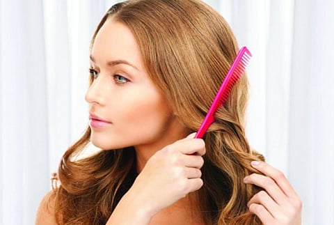 أخصائية: المرأة تحتاج رفع معدل الفيتامينات بجسمها لصحة شعرها