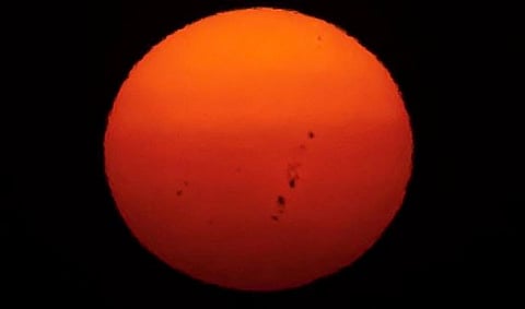 سماء عرعر ترصد 6 بقع شمسية نشطة