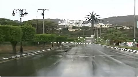 «الدفاع المدني»: أمطار رعدية على مناطق المملكة من الغد حتى الخميس 