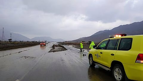 وفاة شاب جرفت السيول سيارته أثناء عودته من عمله في تبوك
