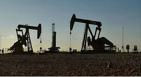 انخفاض النفط وسط تركيز على محادثات أوكرانيا وقرار الفائدة الأمريكية