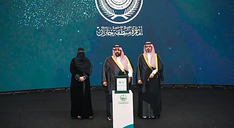 أمير جازان يكرم قطاعات وزارة الداخلية في ملتقى التطوع 2025