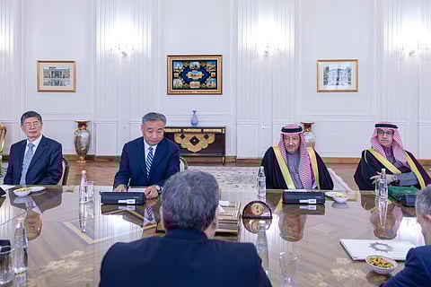  وزير خارجية إيران يستقبل رؤساء وفود اللجنة الثلاثية المشتركة لمتابعة اتفاق بكين